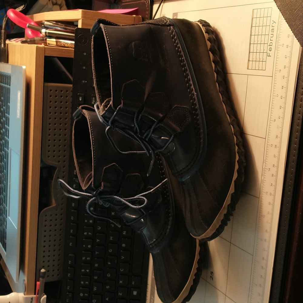 Sorel - Out 'N About Black/Blue Waterproof Patent Leather Rain Boots - size 8